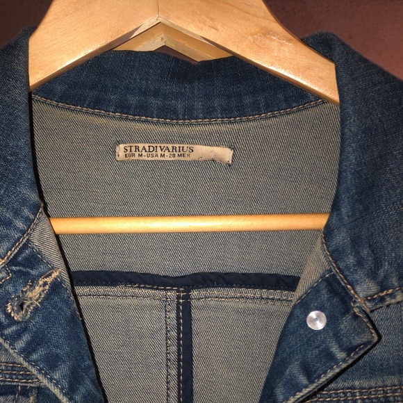 Women’s jean jacket! - Picture 2 of 3